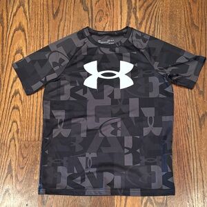 Under Armour tee shirt. Dri- fit. Youth Large. Multicolor black print.
